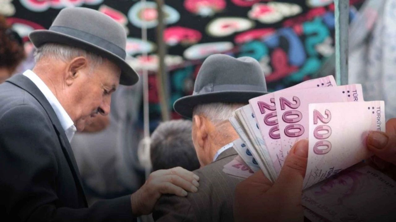 Emeklilere 3 maaş müjdesi, tarihe dikkat